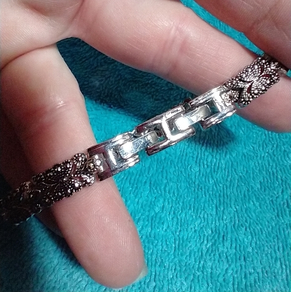 Elegant Silver Tone Hematite Stone Bracelet vintage - Picture 3 of 4